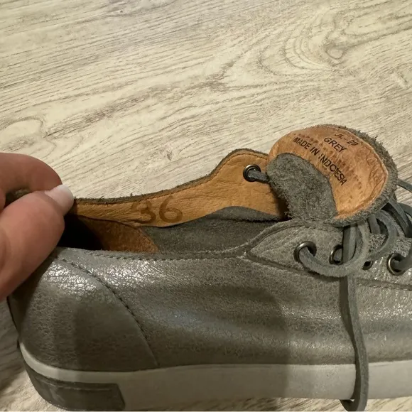 BLACKSTONE Gray FULL LEATHER Women's Fashion Sneakers SIZE 36 EUC WORN ONCE