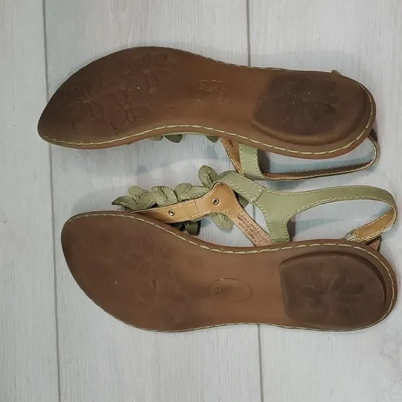 B.O.C Born Women Comfort Leather Ankle T strap Bows Flats Sandals shoes 8