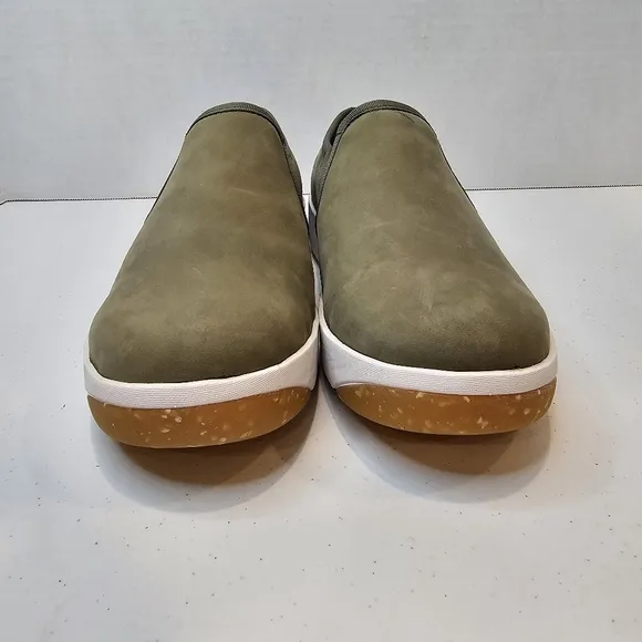 Bogs Green Loafers Slip On Women's Size 7 Green NWOT Water Proof Leather Comfort