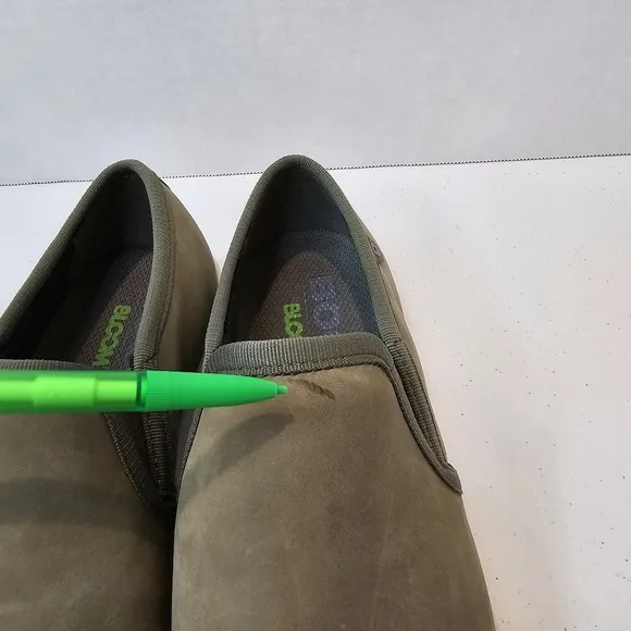 Bogs Green Loafers Slip On Women's Size 7 Green NWOT Water Proof Leather Comfort