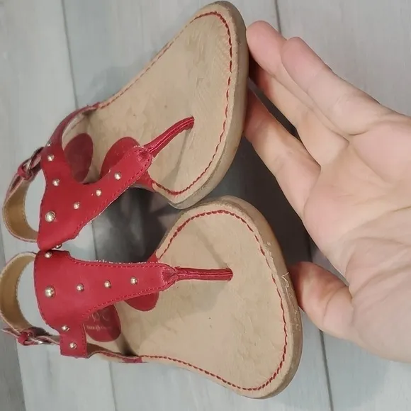 Born B.O.C Womens T strap Flats Sandals Shoes sz 10