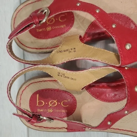 Born B.O.C Womens T strap Flats Sandals Shoes sz 10