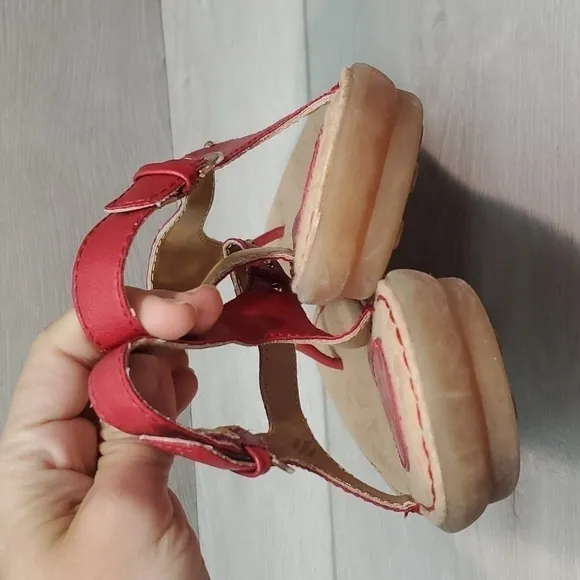 Born B.O.C Womens T strap Flats Sandals Shoes sz 10