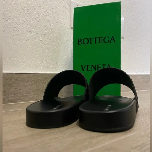 Bottega Veneta Slide size Us 11