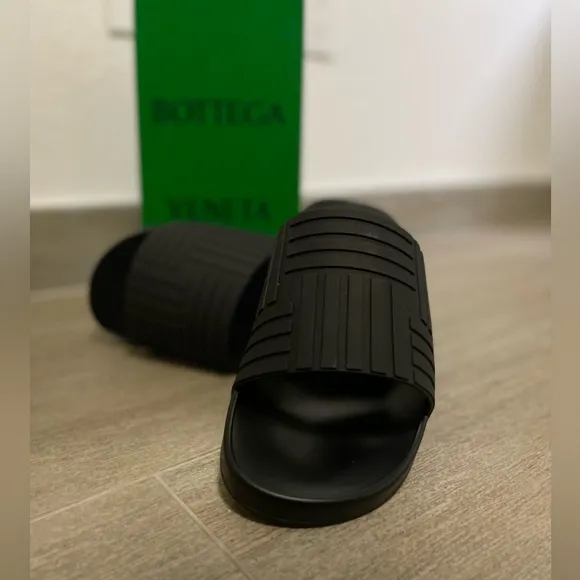 Bottega Veneta Slide size Us 11