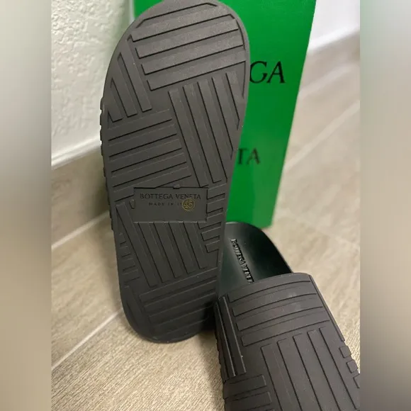 Bottega Veneta Slide size Us 11