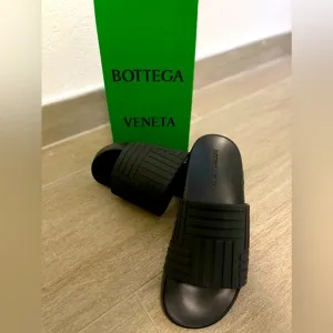 Bottega Veneta Slide size Us 11