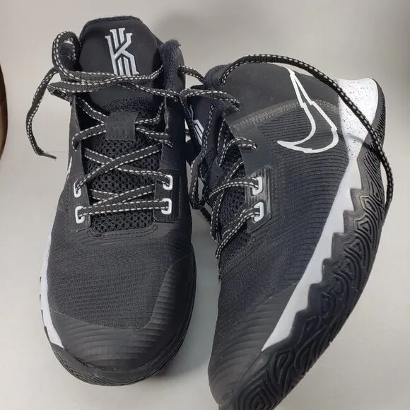 BOY Good Condition Sneakers, Black and White Nike, Size 7Y