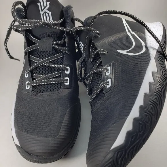 BOY Good Condition Sneakers, Black and White Nike, Size 7Y