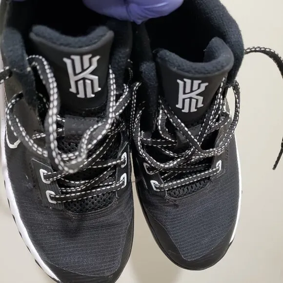 BOY Good Condition Sneakers, Black and White Nike, Size 7Y