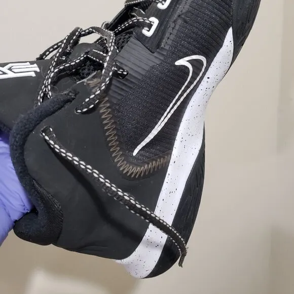 BOY Good Condition Sneakers, Black and White Nike, Size 7Y