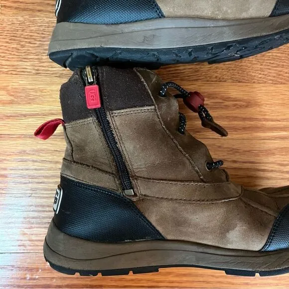 Boys UGG Turlock Warm Winter Boots Chestnut and Black Zipper Size 4