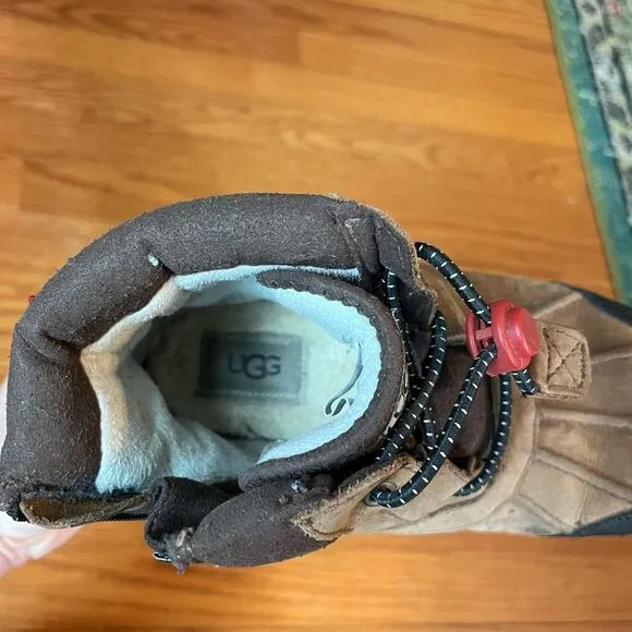 Boys UGG Turlock Warm Winter Boots Chestnut and Black Zipper Size 4
