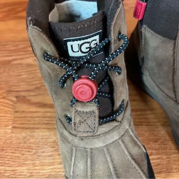 Boys UGG Turlock Warm Winter Boots Chestnut and Black Zipper Size 4