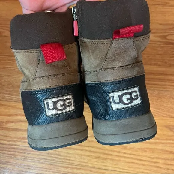 Boys UGG Turlock Warm Winter Boots Chestnut and Black Zipper Size 4
