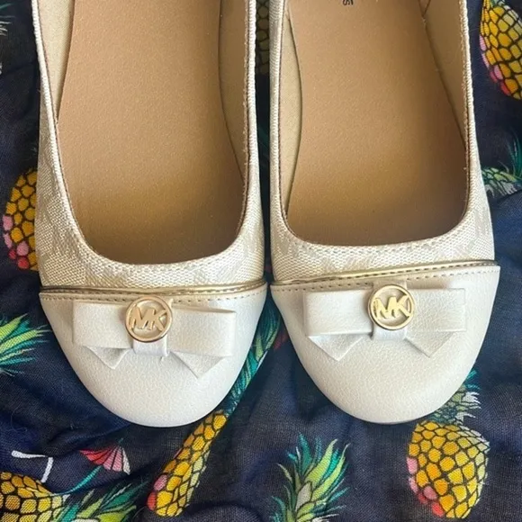 Brand New Michael Kors Cream Round Toe Bow Ankle Strap Zipper Flats Dress Shoes