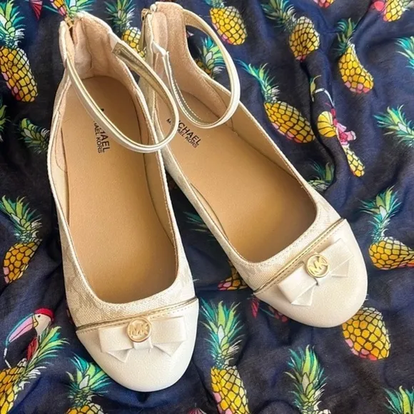 Brand New Michael Kors Cream Round Toe Bow Ankle Strap Zipper Flats Dress Shoes