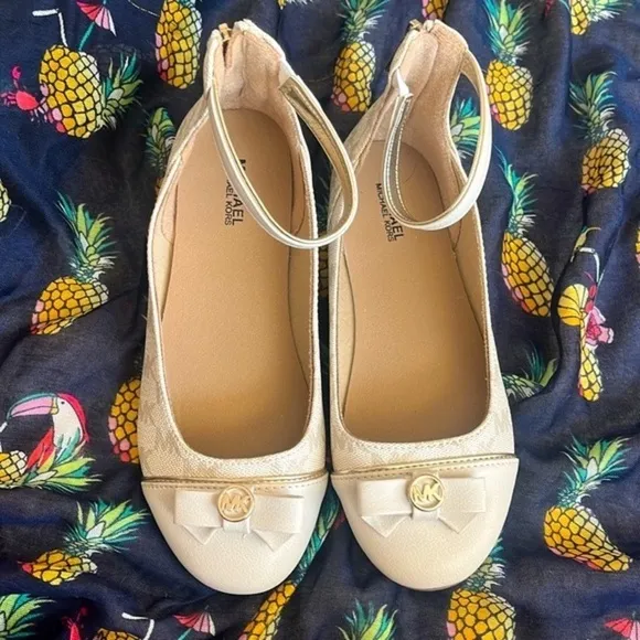 Brand New Michael Kors Cream Round Toe Bow Ankle Strap Zipper Flats Dress Shoes
