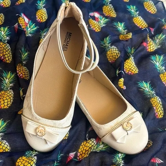 Brand New Michael Kors Cream Round Toe Bow Ankle Strap Zipper Flats Dress Shoes