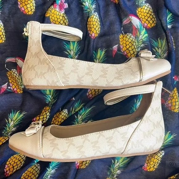 Brand New Michael Kors Cream Round Toe Bow Ankle Strap Zipper Flats Dress Shoes