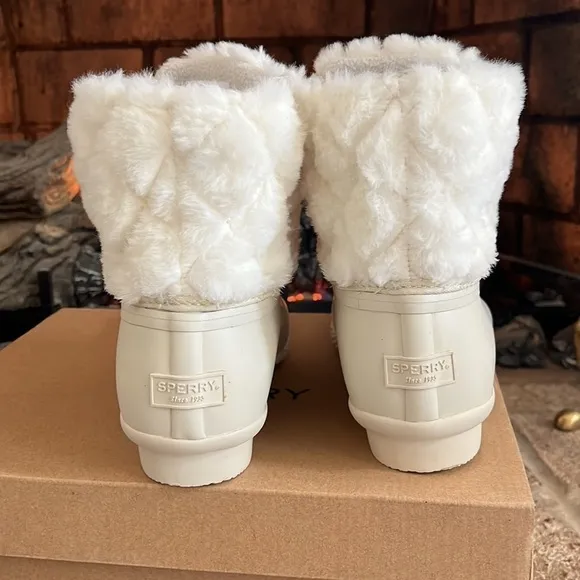 Brand New Sperry Saltwater Faux Fur Ivory Quilt Stitch Duck Boots Waterproof