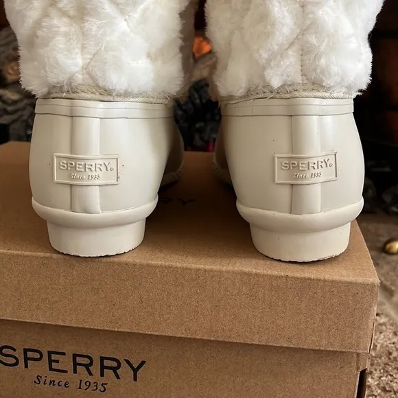 Brand New Sperry Saltwater Faux Fur Ivory Quilt Stitch Duck Boots Waterproof