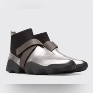Camper Lab Sleek Silver and Black Sneakers Unisex. Modern.  Size Eur 44. US 10