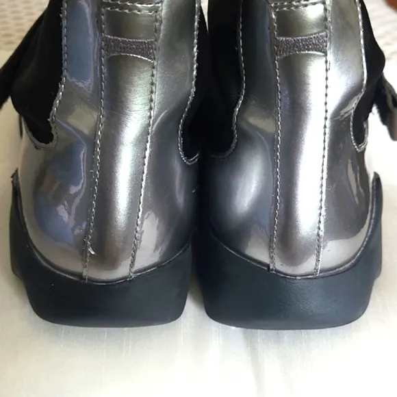 Camper Lab Sleek Silver and Black Sneakers Unisex. Modern.  Size Eur 44. US 10