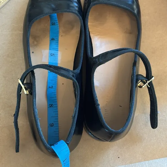 Caron Callahan patent leather Mary Jane flats made in Spain. See measurements!