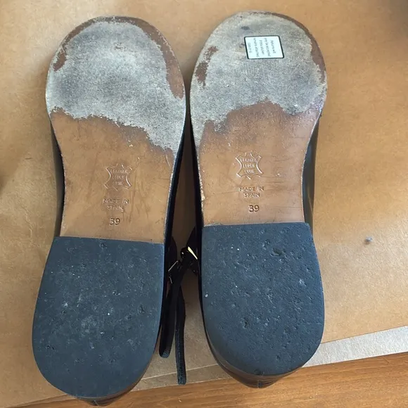 Caron Callahan patent leather Mary Jane flats made in Spain. See measurements!