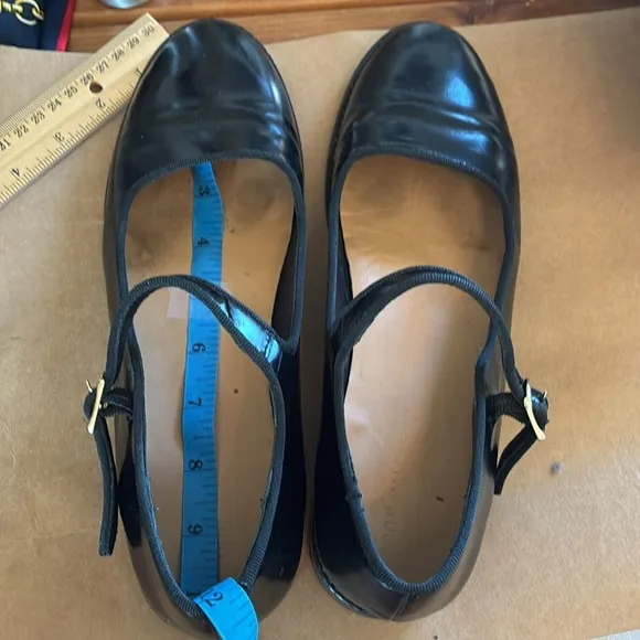 Caron Callahan patent leather Mary Jane flats made in Spain. See measurements!