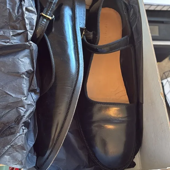 Caron Callahan patent leather Mary Jane flats made in Spain. See measurements!