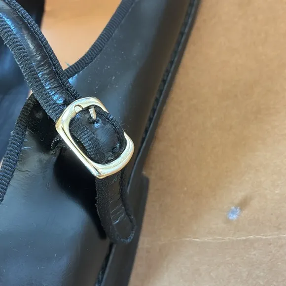 Caron Callahan patent leather Mary Jane flats made in Spain. See measurements!