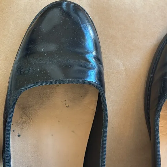 Caron Callahan patent leather Mary Jane flats made in Spain. See measurements!