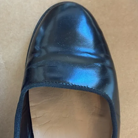 Caron Callahan patent leather Mary Jane flats made in Spain. See measurements!