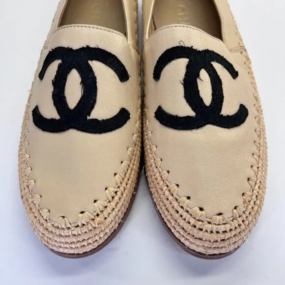 Chanel CC Espadrille Flats Size 40 Beige/Black Leather and Woven Raffia