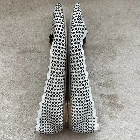 Chloe Lauren White Laser Cut Leather Ballet Flats Women EU 39 US 8.5 - 9 Scallop
