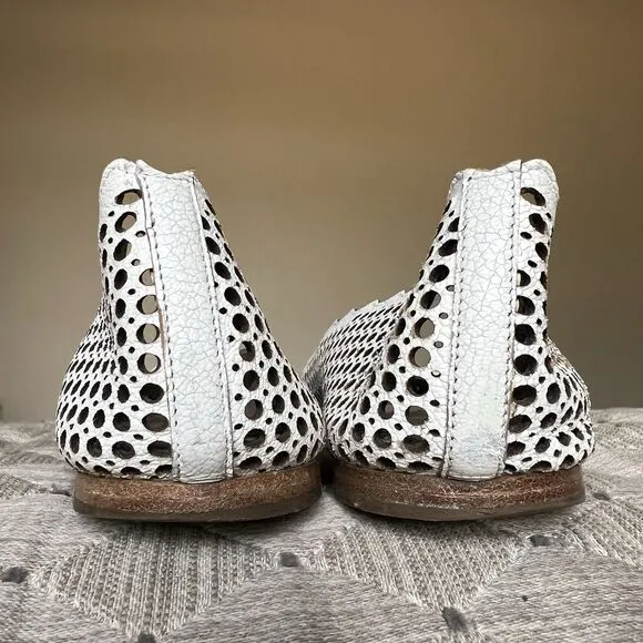 Chloe Lauren White Laser Cut Leather Ballet Flats Women EU 39 US 8.5 - 9 Scallop