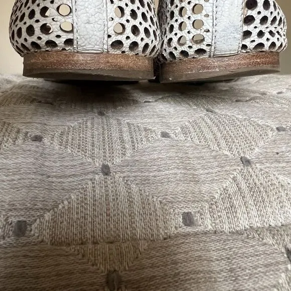 Chloe Lauren White Laser Cut Leather Ballet Flats Women EU 39 US 8.5 - 9 Scallop