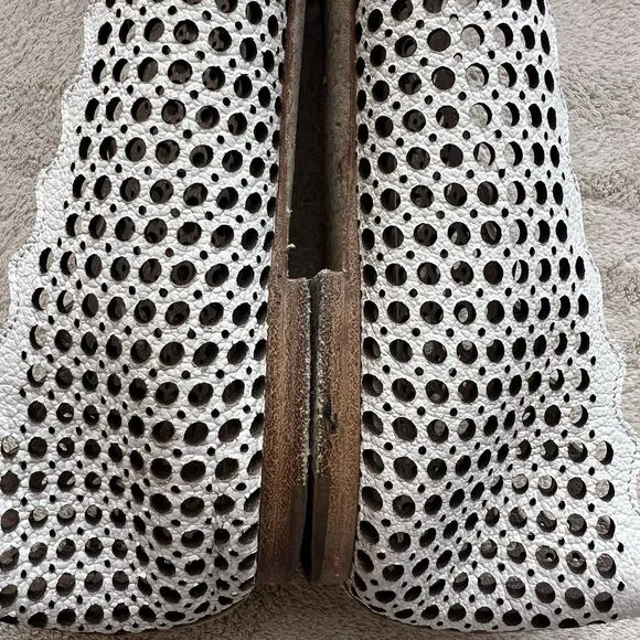 Chloe Lauren White Laser Cut Leather Ballet Flats Women EU 39 US 8.5 - 9 Scallop