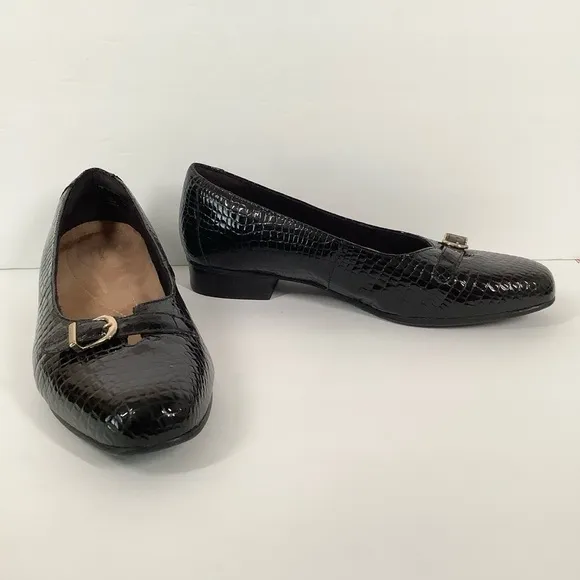 CLARKS Black Slip On Loafer Leather Croc Embossed 11W WIDE Work Office Minimal