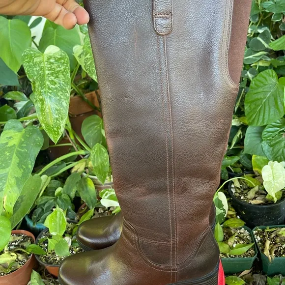 Clarks brown leather boots size 71/2