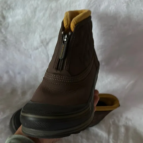 Clarks Women's Muckers Slope ankle boots