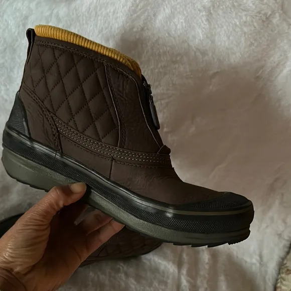 Clarks Women's Muckers Slope ankle boots