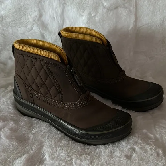 Clarks Women's Muckers Slope ankle boots