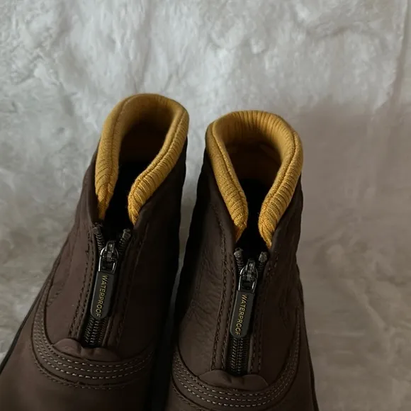 Clarks Women's Muckers Slope ankle boots