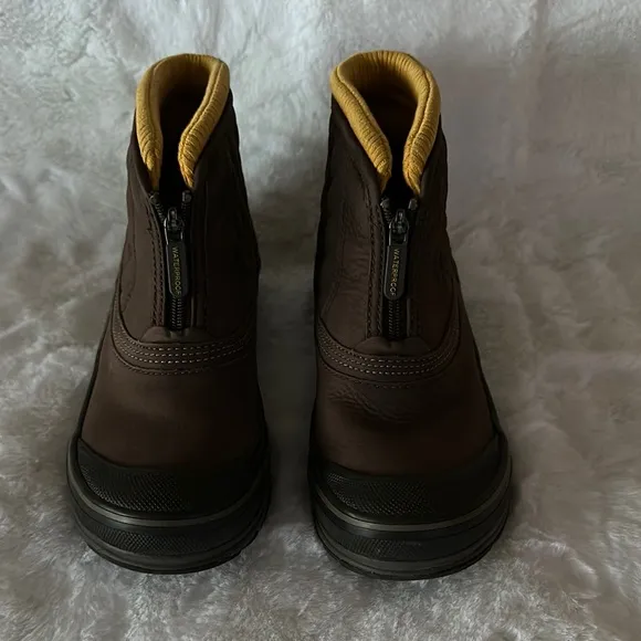 Clarks Women's Muckers Slope ankle boots