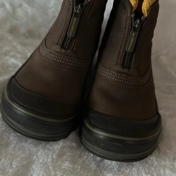 Clarks Women's Muckers Slope ankle boots