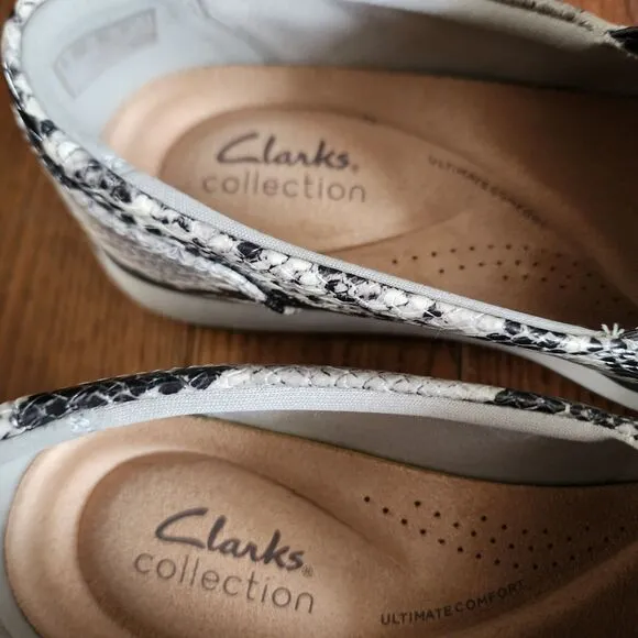 Clarks Womens Zylah May Snack Print Buckle  Loafers Size 7.5 W   Comfort Wide