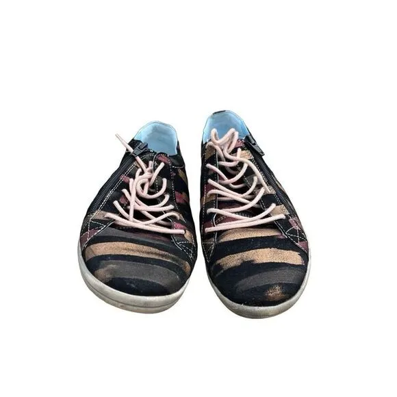 Cloud Footwear Women's Aika Fashion Sneaker 38 M EU, Black Fantasy 7.5 US